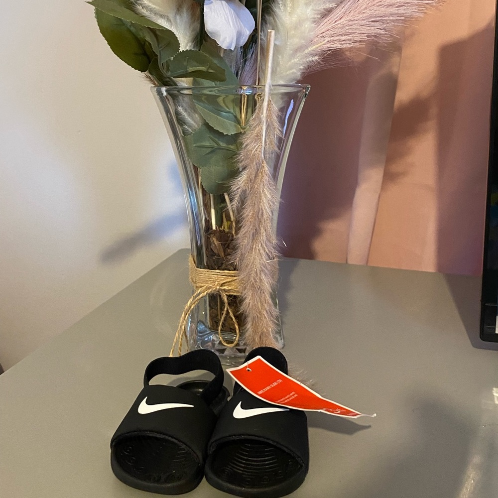 Black and White Nike Slides For Infants Size 3C